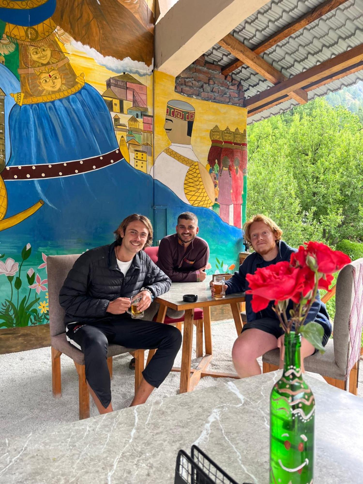 Thepahadians Food & Stay Jibhi Bagian luar foto